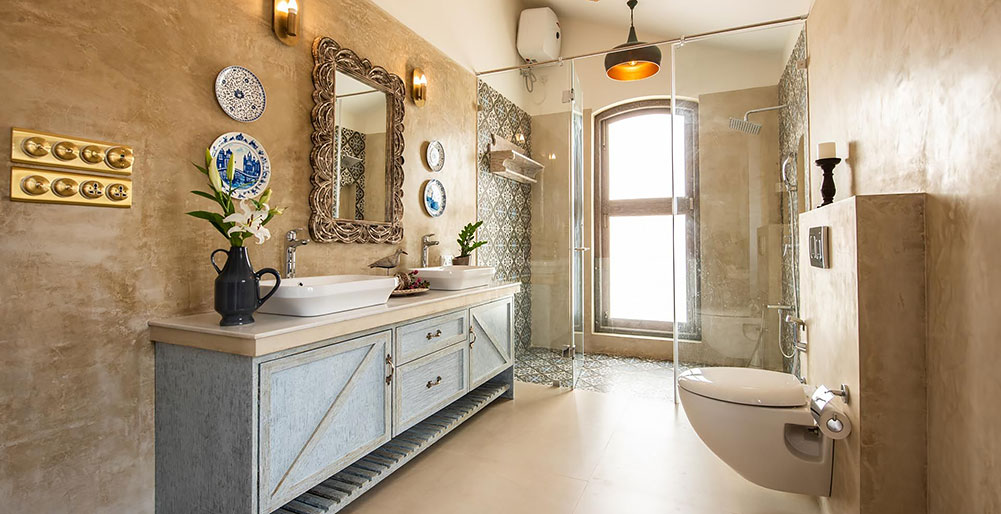 Monforte Villa B - Luxurious ensuite bathroom<br />